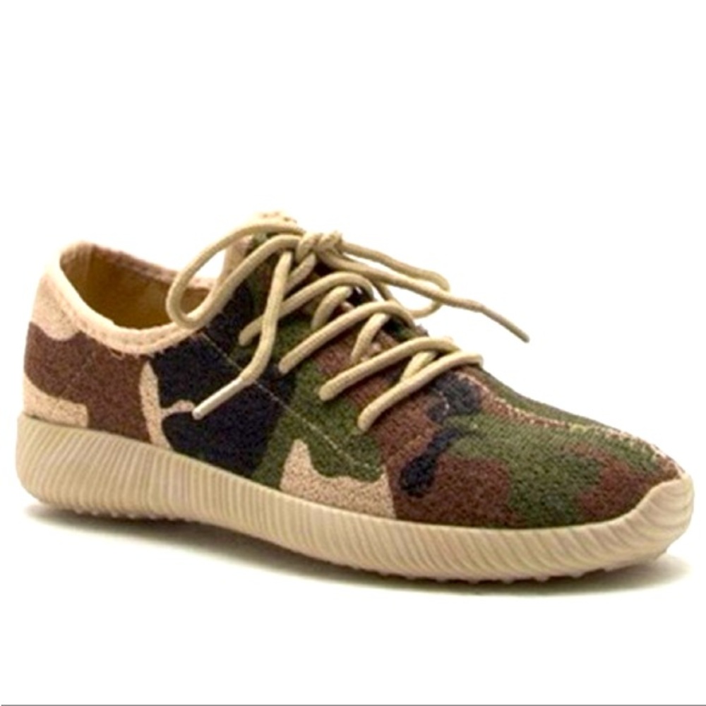 NWOB, QUPID Womem’s camouflage sneakers, size 9